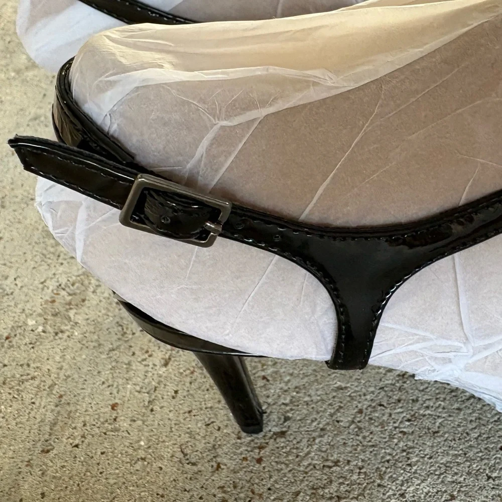 Bandolino Like New Black Patent Leather Heels 6.5 - Picture 5 of 10